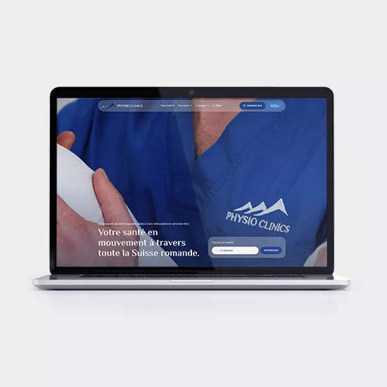 Ordinateur portable affichant site web de clinique de physiothérapie